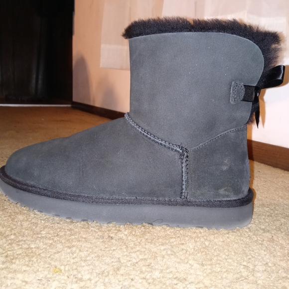 Uggs Bailey Bow short - Picture 3 of 3